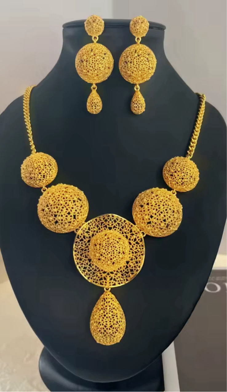 Aisha set