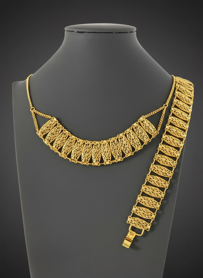 Aliyah high necklace and bracelet set