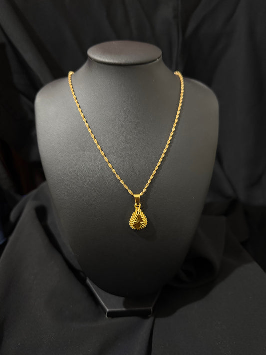 Nadia drop necklace